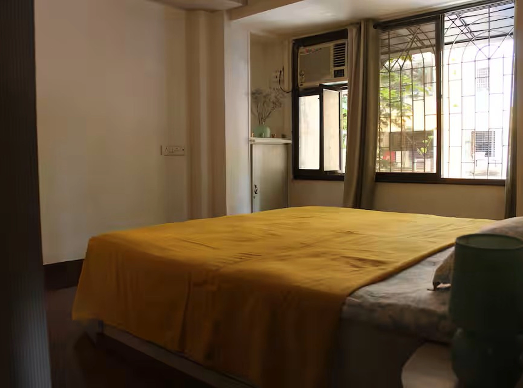 Spacious room in prime location